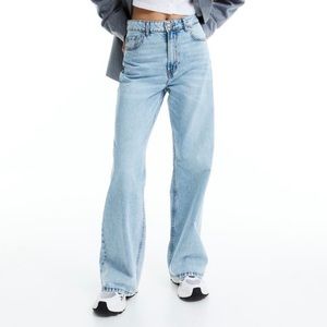 H&M wide leg high waist jeans in light blue size 8 (fits like a 6)
